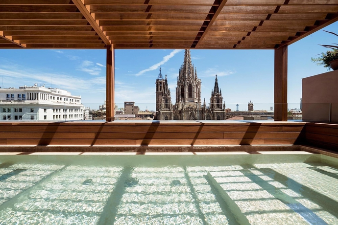 Imagen de la piscina del Hotel Lamaro. Foto 3