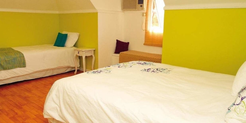 Imagen de la habitación del Hotel L'ambassade. Foto 11