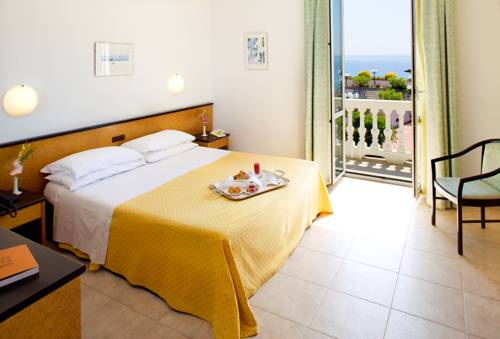 Imagen de la habitación del Hotel Lamberti. Foto 4