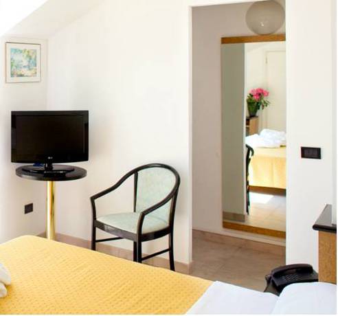 Imagen de la habitación del Hotel Lamberti. Foto 8