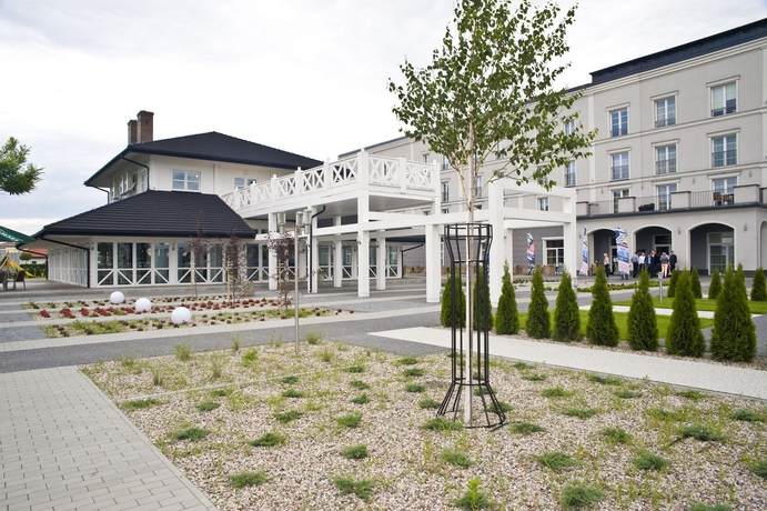 Imagen de los exteriores del Hotel Lamberton. Foto 12
