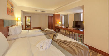 Imagen del bar/restaurante del Hotel Lamec Business. Foto 4