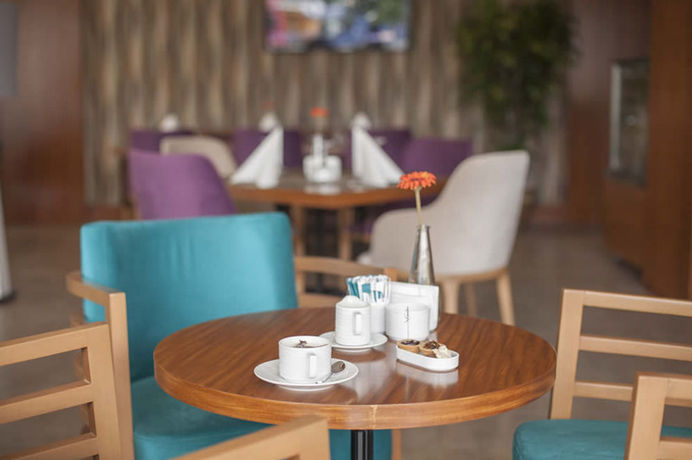 Imagen del bar/restaurante del Hotel Lamec Business. Foto 5