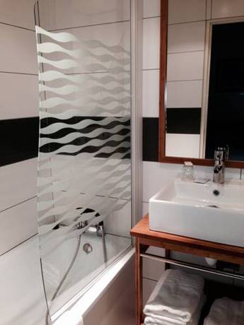 Imagen de la habitación del Hotel L'amiral. Foto 3