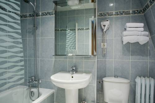 Imagen de la habitación del Hotel L'amiral. Foto 12