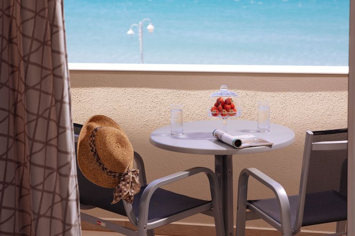 Imagen de la habitación del Hotel Lamon. Foto 9