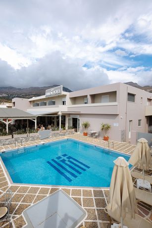 Imagen de la piscina del Hotel Lamon. Foto 17