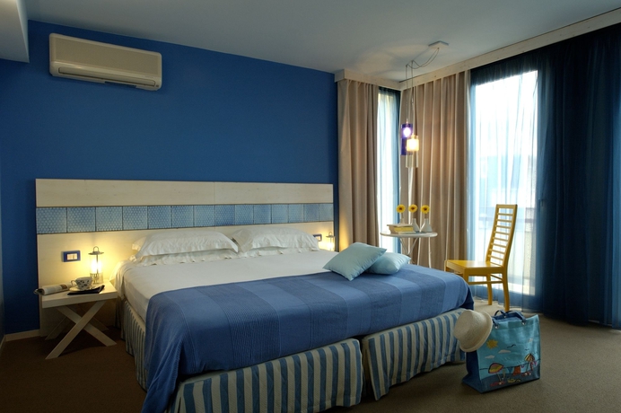 Imagen de la habitación del Hotel Lamorosa. Foto 13