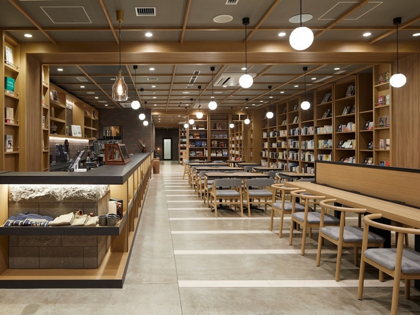 Imagen de los interiores del Hotel Lamp Light Books Sapporo. Foto 15