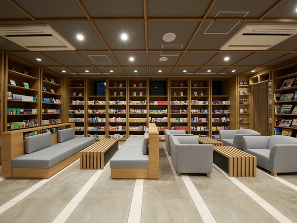 Imagen de los interiores del Hotel Lamp Light Books Sapporo. Foto 17