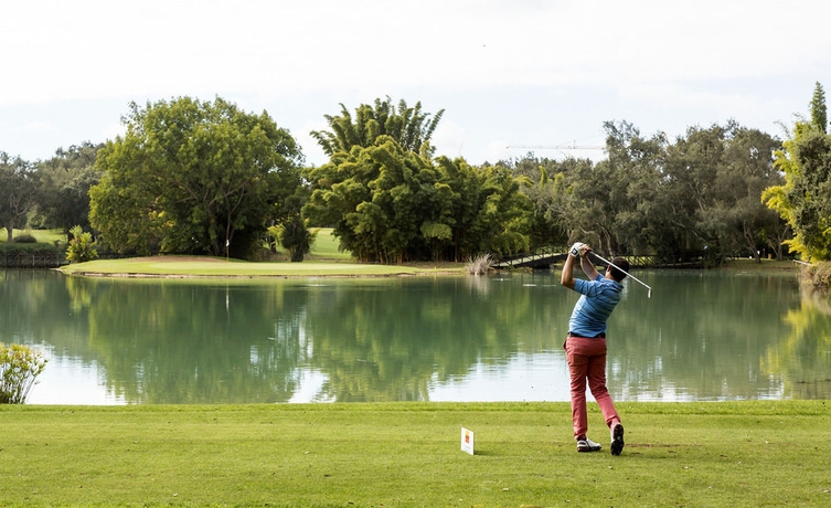 Imagen de los exteriores del Hotel L'amphitrite Palace Resort and Spa. Foto 8