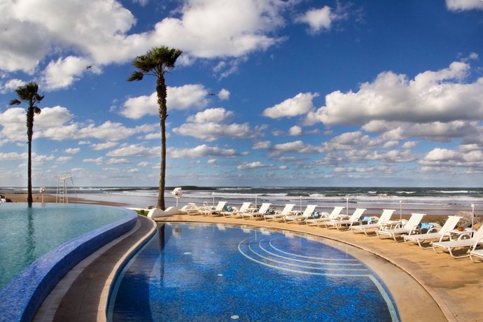 Imagen de la piscina del Hotel L'amphitrite Palace Resort and Spa. Foto 16