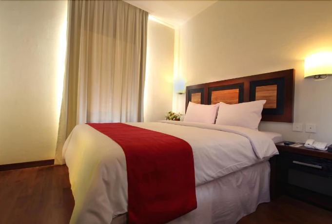 Imagen de la habitación del Hotel Lampion Solo. Foto 4