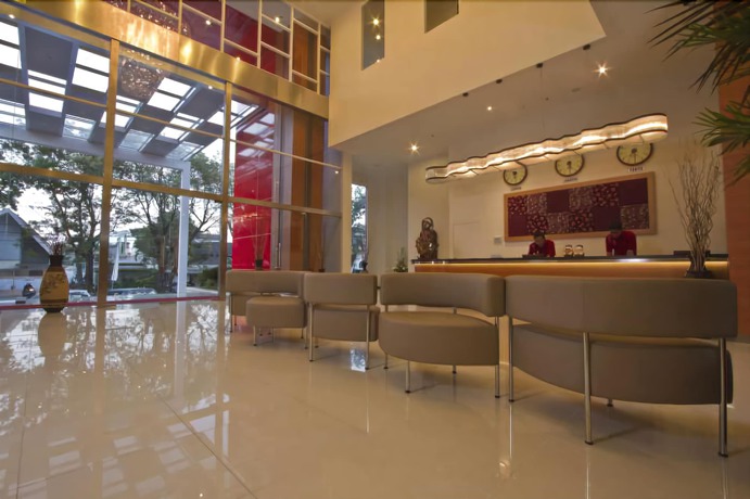 Imagen de los interiores del Hotel Lampion Solo. Foto 14