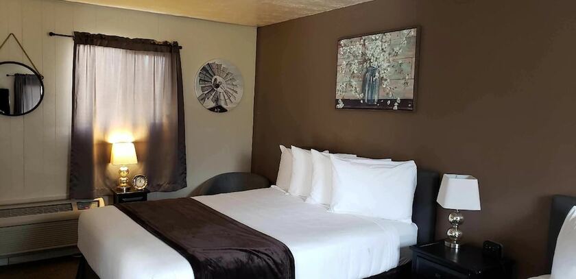 Imagen de la habitación del Hotel Lamplighter Cabins and Suites. Foto 10