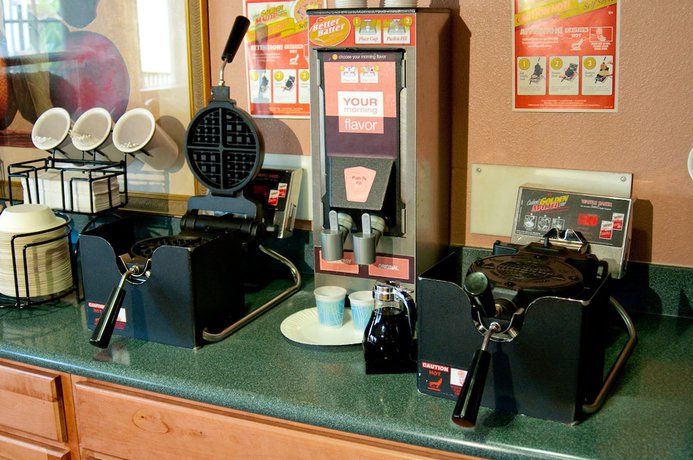 Imagen del bar/restaurante del Hotel Lamplighter Inn and Suites. Foto 4