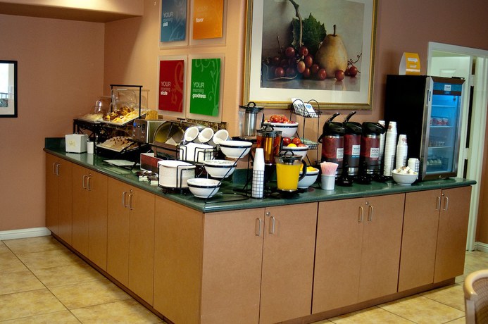 Imagen del bar/restaurante del Hotel Lamplighter Inn and Suites. Foto 5