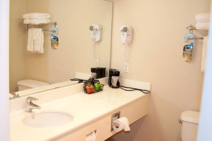 Imagen de la habitación del Hotel Lamplighter Inn and Suites. Foto 17