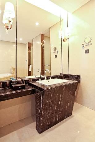 Imagen de la habitación del Hotel Lamtin Longwin Wuhan. Foto 10