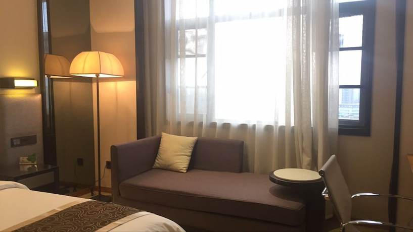 Imagen de la habitación del Hotel Lamtin Longwin Wuhan. Foto 13