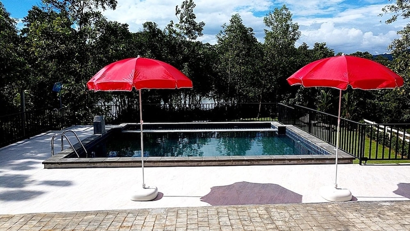 Imagen de la piscina del Hotel Lan Lay Resort. Foto 17