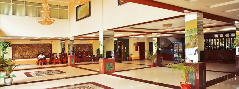 Imagen de los interiores del Hotel Lan Vy. Foto 34
