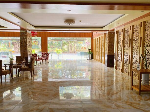 Imagen de los interiores del Hotel Lan Vy. Foto 35