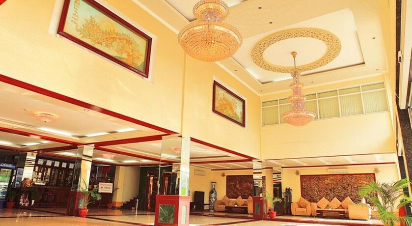 Imagen de los interiores del Hotel Lan Vy. Foto 38