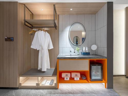 Imagen de la habitación del Hotel LanOu Changsha Wuyi Square. Foto 14