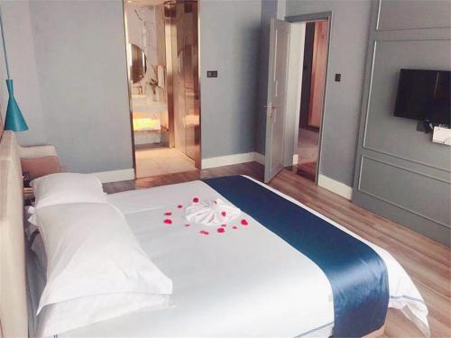 Imagen de la habitación del Hotel LanOu Xilinhot China Madu Cultural Plaza. Foto 11