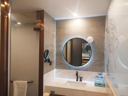 Imagen de la habitación del Hotel LanOu Zhengzhou Dengfeng Songshan Shaolin Cultural City. Foto 16