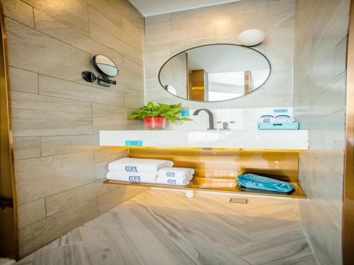 Imagen general del Hotel LanOu Zhengzhou Dengfeng Songshan Shaolin Cultural City. Foto 7