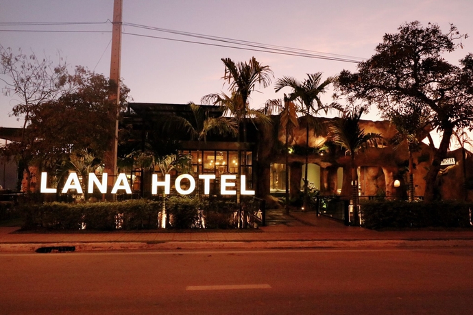 Imagen de los exteriores del Hotel Lana. Foto 13