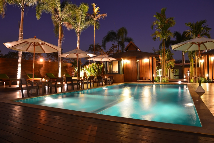 Imagen de la piscina del Hotel Lana. Foto 18
