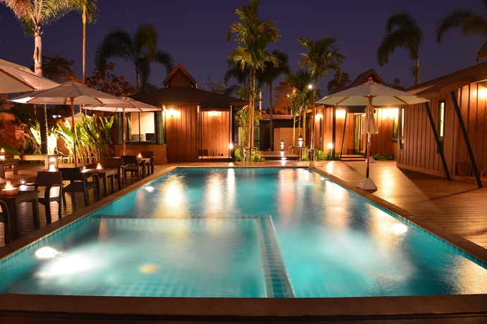 Imagen de la piscina del Hotel Lana. Foto 19
