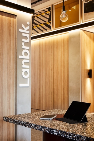 Imagen de los interiores del Hotel Lanbruk Richmond Hill. Foto 19