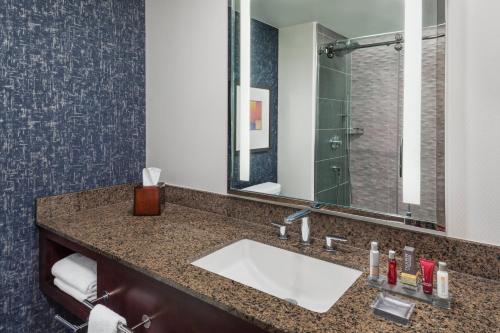 Imagen de la habitación del Hotel Lancaster Marriott At Penn Square. Foto 22