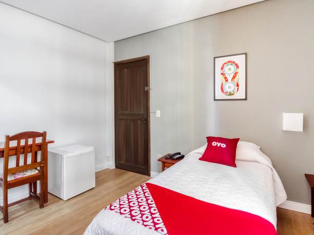 Imagen de la habitación del Hotel Lancaster Poa. Foto 13