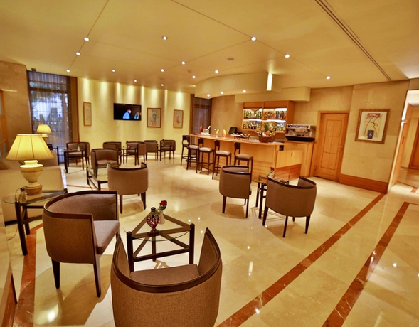 Imagen del bar/restaurante del Hotel Lancaster Tamar. Foto 9