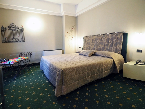 Imagen de la habitación del Hotel Lancaster, Turín. Foto 7