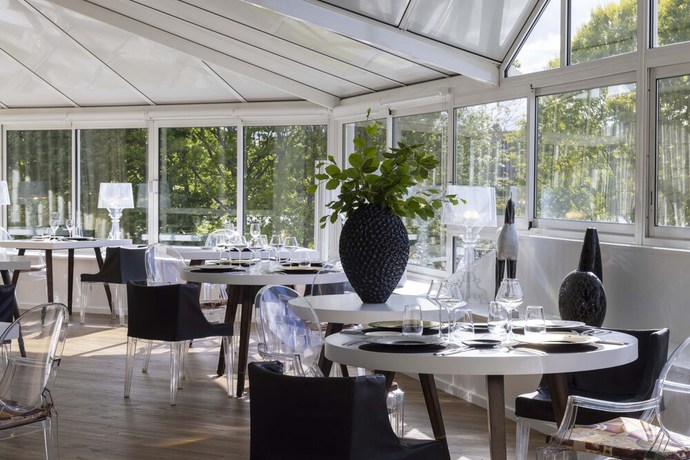 Imagen del bar/restaurante del Hotel Lancelot & Spa - Domaine du Roi Arthur. Foto 4