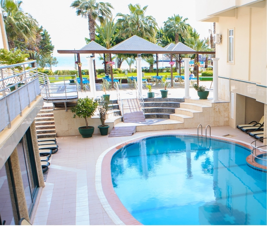 Imagen de la piscina del Hotel L'ancora Beach. Foto 19