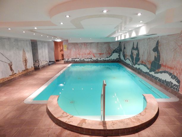 Imagen de la piscina del Hotel Land Gut Zum Alten Forsthaus. Foto 15