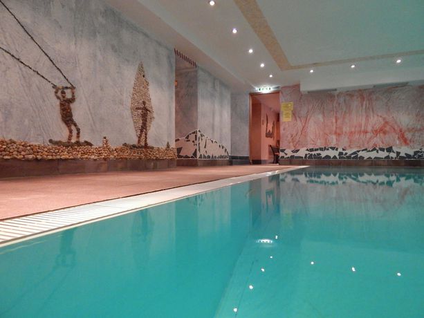 Imagen de la piscina del Hotel Land Gut Zum Alten Forsthaus. Foto 17