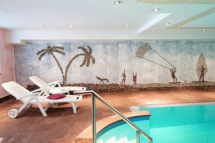 Imagen de la piscina del Hotel Land Gut Zum Alten Forsthaus. Foto 18