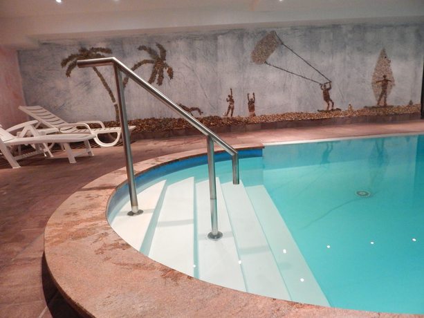 Imagen de la piscina del Hotel Land Gut Zum Alten Forsthaus. Foto 20