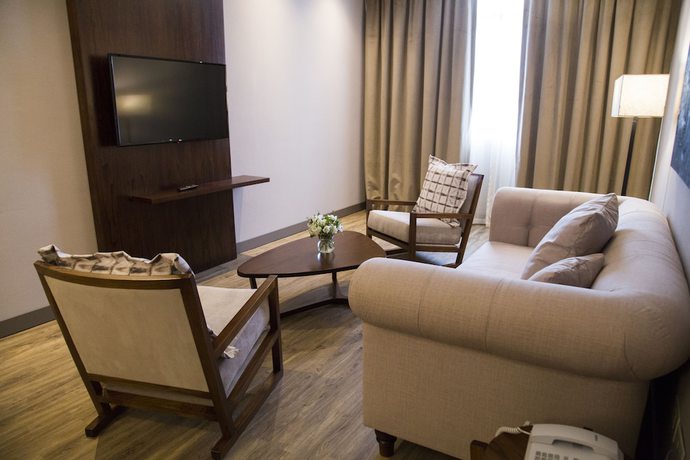 Imagen de la habitación del Hotel Land Plaza La Plata. Foto 8