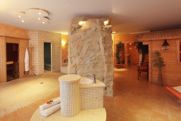 Imagen de la piscina del Hotel Land- Und Aktivhotel Altm&uuml;hlaue. Foto 15