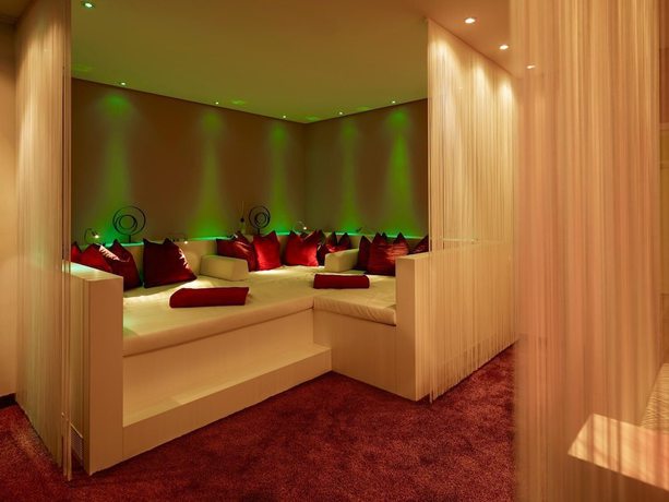 Imagen de la piscina del Hotel Land and Golf Stromberg. Foto 15