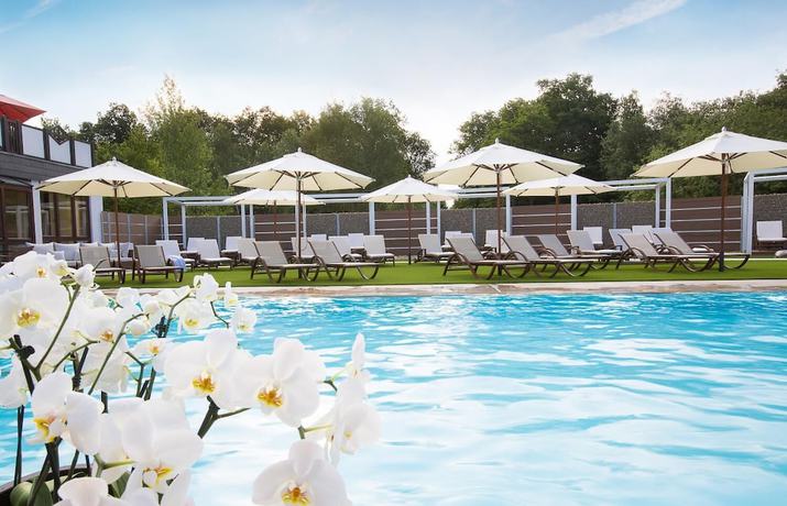 Imagen de la piscina del Hotel Land and Golf Stromberg. Foto 17